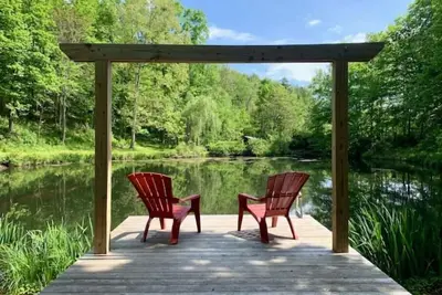 Image de Hudson Valley stunning lake side modern barn in an Enchanted Forest