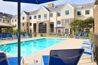 Image de Your Relaxing Getaway Awaits! Perfect for Merrimac River Frontage! Outdoor Pool!