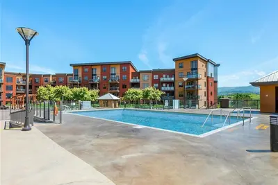 Image de Cozy Lakeside Condo with Pool