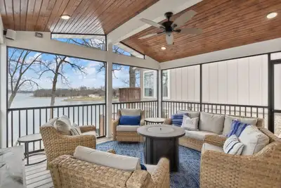Image de Sunset Point–Family Friendly, Lily Pad, & Swim Step