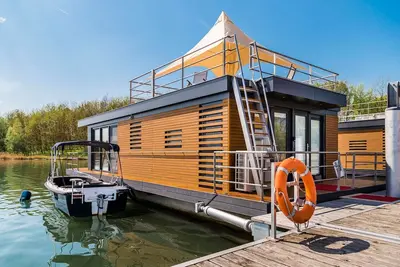 Image de 2. floating vacation home Möwe 2 - Floating vacation homes Gräbendorfer See