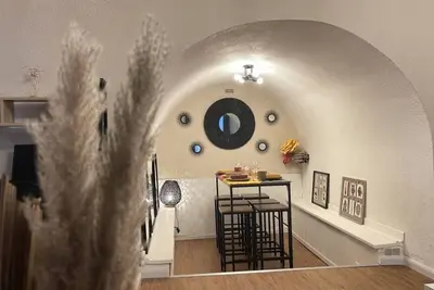 Image de Appartement de charme aux pieds de la cité avec garage moto