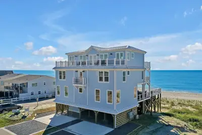 Image de One of the Newest, Nicest Oceanfront Homes on Oak Island-Elevated
