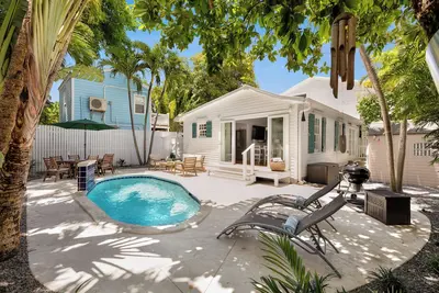 Image de The Weekend House ~ 3 Bedroom, 2 Bath Condo Centrally Located w/ Pool!