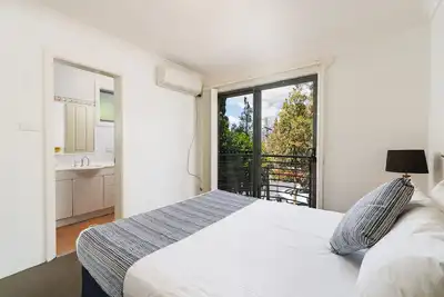 Image de Fully Furnished and Equipped 2 Bedroom Unit in Hornsby