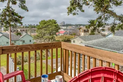 Image de Gorgeous Pacific City Home has Ocean Views, Game Room with Bar and Pool Table!