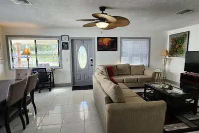 Image de Sunshine Retreat -near Beaches, Ballparks, Eats and Shopping! !