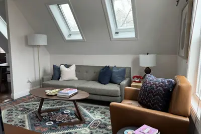 Image de Charming 2 bedroom condo in center of town!