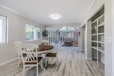 Image de Castaway Cottage - pet friendly, close to beach access, golf cart included, 399 Tarpon Boulevard