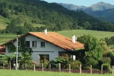 Image de At the foot of the Gamia pass, 10 minutes from St Jean Pied de Port, a beautiful apartment. 100m2