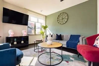 Oxford Circus Stat 2Bed 2. 5Bath