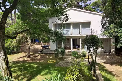 Image de Grande Maison familiale sous les pins à 150 m de la mer