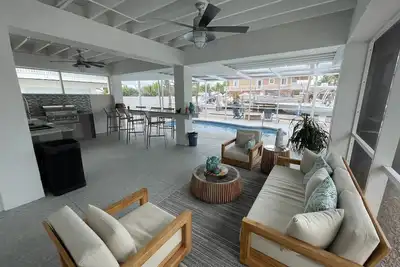Image de Luxury Waterfront-Weekly Rental-Dock-Private Pool-Gated Community-Island Life!