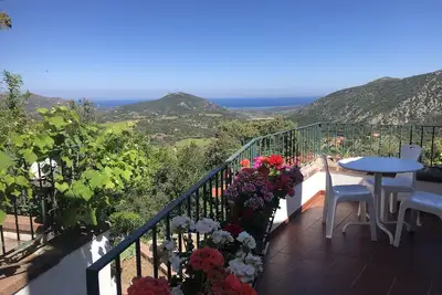 Image de Casa in collina, con vista mare panoramica. A 10 minuti dalla spiaggia la cinta.