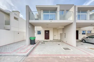 Image de Tranquil 3br Townhouse at Albizia Damac Hills 2 by Deluxe Holiday Homes