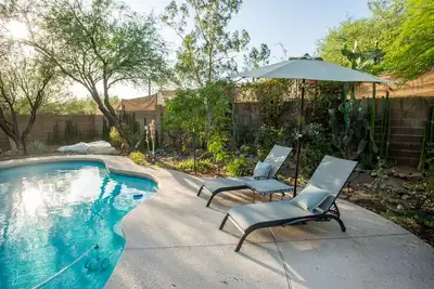 Image de Pool, Hot tub, Mountain Views, & Beautiful. . . What more can you ask for?
