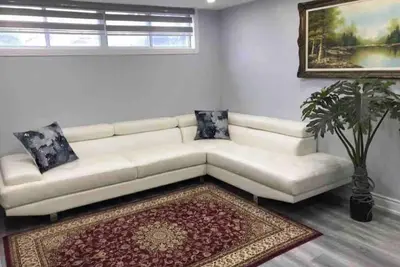 Image de Beautiful One bedroom basement apartment