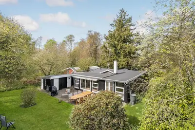 Image de Maison confortable à Dronningmølle avec.
