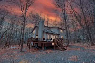 Image de Private Cabin in Wooded Oasis with many amenities!