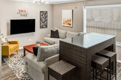 Image de St Simons: 3 Bedroom, Walk to A&M, King Beds