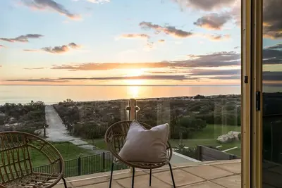 Image de Beach Bliss - Ocean Views / Private Beach Access