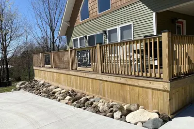 Image de Hideout home  nestled in the middle of 10 acres. 10 Minutes from Torch Lake! ! !