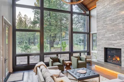 Image de Alpine Lodge Sunriver, 5 Br Luxe, Sharc, Hot Tub, King Suites, Ev, Ft Rock Park