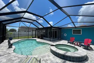 Image de Sunset Serenity Retreat: Coastal Elegance with Poolside Bliss