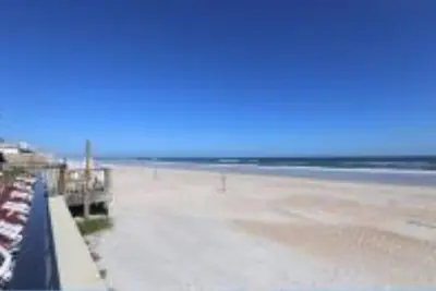 Image de Easy access to Ormond beach! Family-sized condo. Private balcony.