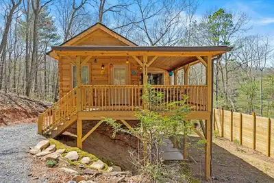 Image de New Cabin 15 min to Asheville with Blue Mountain Views!
