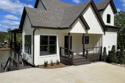 Image de Spacious family lake house and game day retreat on beautiful Lake Martin Alabama