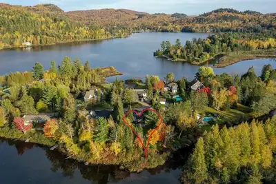 Image de Lakefront tranquil chalet with spa near all outdoor activities