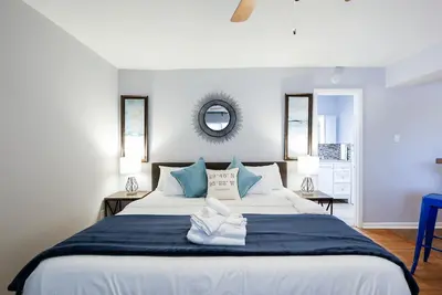 Image de Your Montrose Studios! Sleeps 30/15br/15ba/15pa