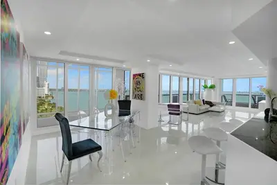 Image de Walking on Water! Panoramic Water Views! 2 bedroom Condo, 3 miles to South Beach