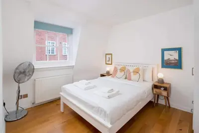 Modern 4bed 3 bath close to Hyde Park