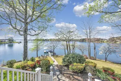 Image de Late Summer Getaway - Lake Keowee