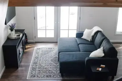 Image de Newly Renovated Waterfront Cabin