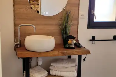 Image de Gîte l'Hirondelle avec Spa privatif