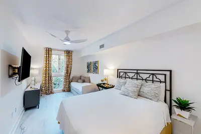Image de Baytowne Wharf studio with a kitchenette plus pool, hot tub, & fitness room