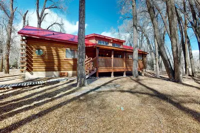 Image de Rustic home with mountain views, wood stove, hot tub, deck, washer/dryer