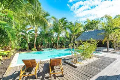 Image de Tropical Chic Oasis in the Heart of Delray Beach