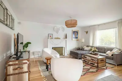 Image de Great outdoor space, fire pit & gourmet kitchen minutes from downtown Healdsburg