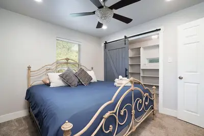 Image de Downtown Home with Private Patio & Game Room, close to Riverwalk