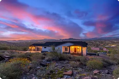 Image de Gorgeous mountaintop home in North Phoenix! Beautiful views, peaceful community