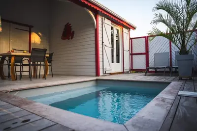 Grenat cottage with private pool 900m from Grande Anse beach