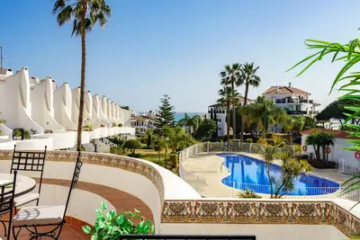 Image de Stunning Calahonda duplex with terrace and pool by Costarentals - Ref 190