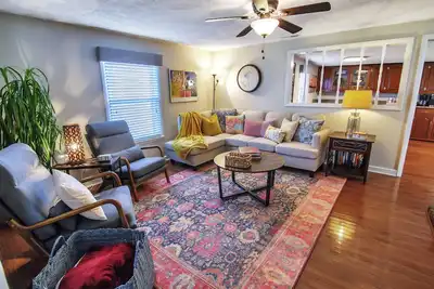 Image de Dandy Times at Barren River Lake. Relax at your cozy farmhouse away from home.
