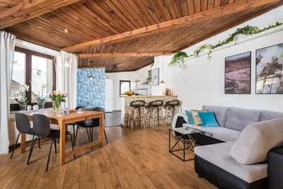 Image de Twice as Nice: Two Spacious Units in the Center