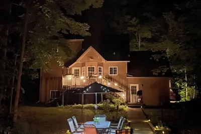 Image de 3 Bedroom-3 Bathroom Leelanau Chalet home. 0 cleaning fee and dog friendly!
