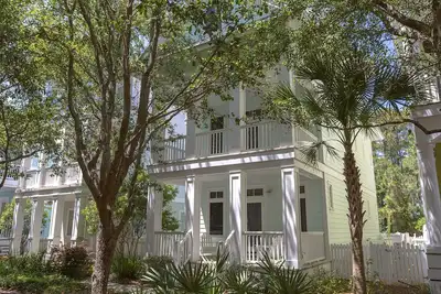 Image de Coast Awhile - Carillon Beach, Community Pool, Tennis, Free Beach Service!